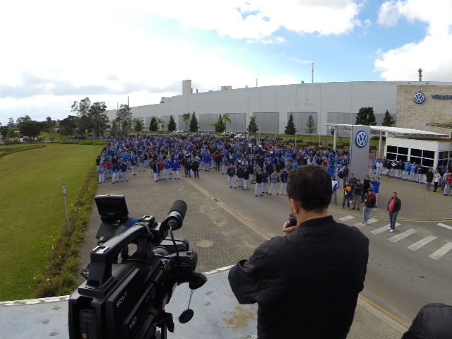 Metalúrgicos da Volks realizam assembleia sobre compensação  dos jogos da Copa e feriados ponte